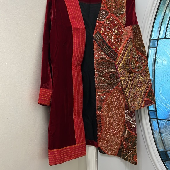 Embroidered velvet coat, women size medium mad in overseas - Picture 8 of 9